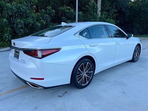 Certified 2023 Lexus ES 350 w/ Premium Package image 7