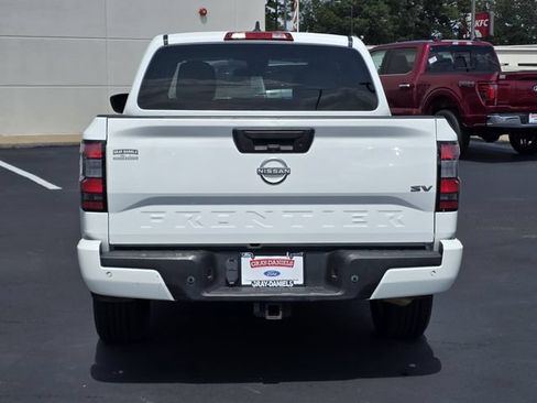 Used 2023 Nissan Frontier SV w/ Technology Package RWD image 5
