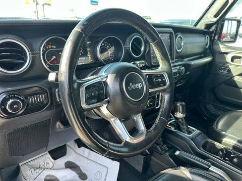 Used 2018 Jeep Wrangler Unlimited Sahara image 14