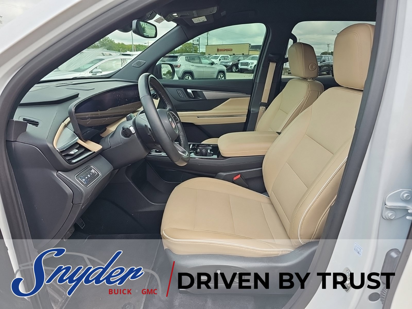 Used 2025 Buick Enclave Preferred w/ Super Cruise Package FWD image 9
