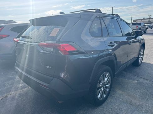 Used 2019 Toyota RAV4 XLE Premium FWD image 3