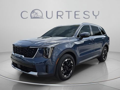 Certified 2025 Kia Sorento S FWD image 2