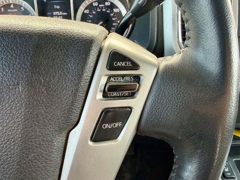 Used 2018 Nissan Titan SV w/ SV Convenience Package AWD/4WD image 18