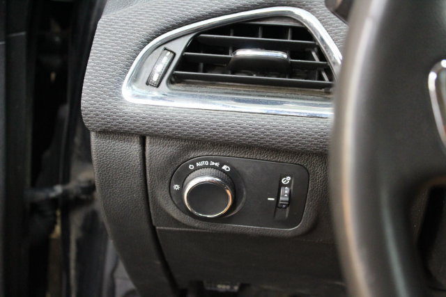 Used 2018 Chevrolet Cruze LT FWD image 14