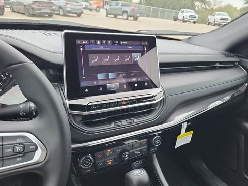 New 2026 Jeep Compass Latitude image 12