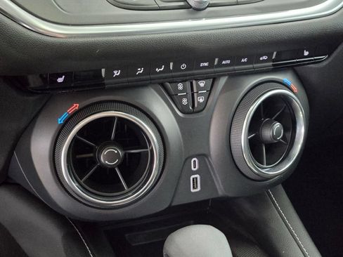Used 2024 Chevrolet Blazer LT w/ Convenience Package AWD/4WD image 27