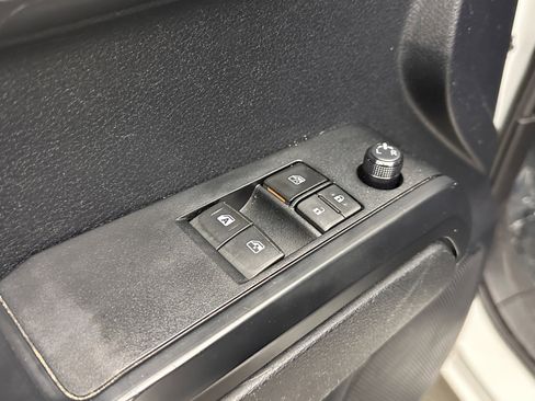 Used 2020 Toyota Tacoma SR image 11