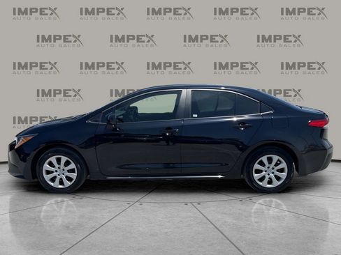 Used 2024 Toyota Corolla LE FWD image 2