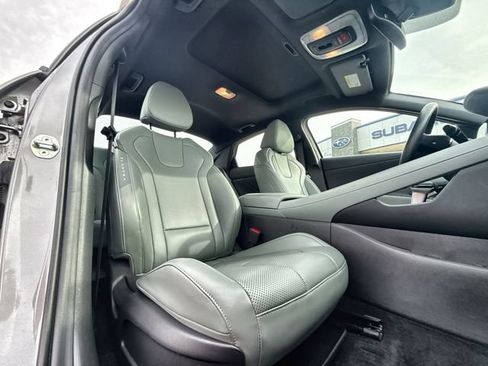 Used 2025 Hyundai Elantra Limited FWD image 25