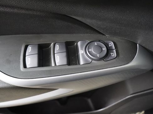 Used 2025 Chevrolet Trax LS FWD image 31