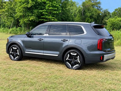 Used 2023 Kia Telluride S w/ S Sunroof Package FWD image 3