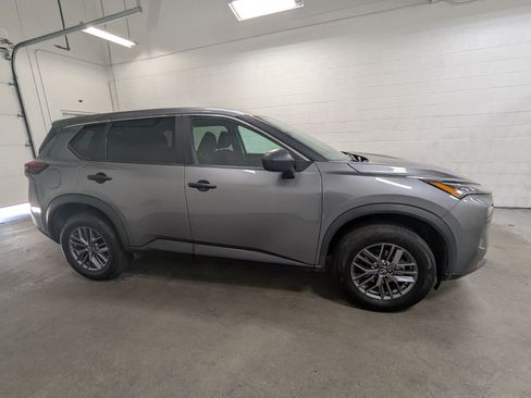 Used 2023 Nissan Rogue S AWD/4WD image 3