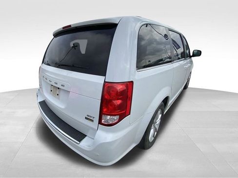 Used 2019 Dodge Grand Caravan SXT image 9