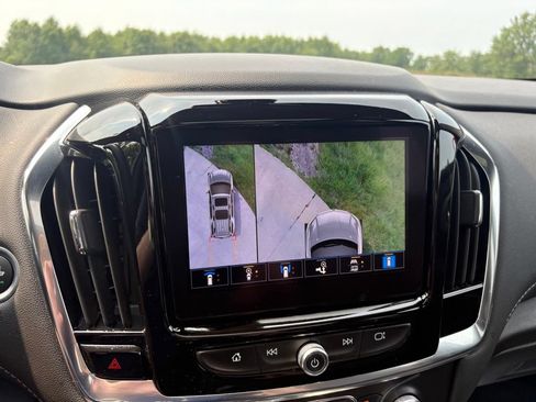 Used 2023 Chevrolet Traverse LT w/ LT Premium Package AWD/4WD image 28