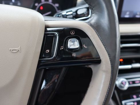 Used 2021 Lincoln Corsair AWD w/ Premium Package image 8