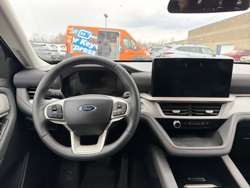Used 2025 Ford Explorer Active w/ Active Comfort Package image 12