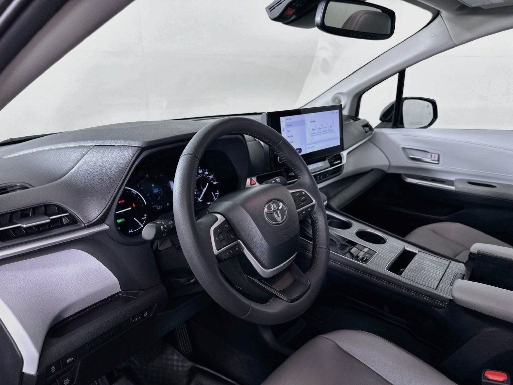 Certified 2025 Toyota Sienna XLE w/ XLE Plus Package FWD image 9