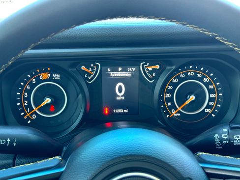 Used 2024 Jeep Wrangler Willys image 25