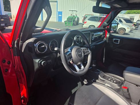 Used 2021 Jeep Wrangler Unlimited Sahara AWD/4WD image 14