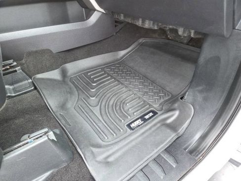 Used 2019 Ford F150 Lariat w/ Equipment Group 502A Luxury image 19