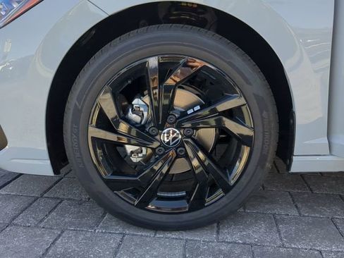 New 2026 Volkswagen Jetta SE FWD image 32