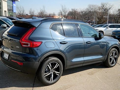 New 2026 Volvo XC40 B5 Core w/ Protection Package image 9