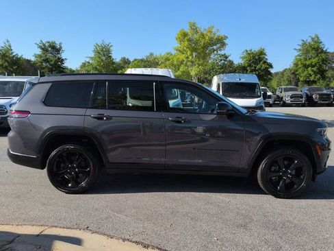Certified 2023 Jeep Grand Cherokee L Laredo AWD/4WD image 3