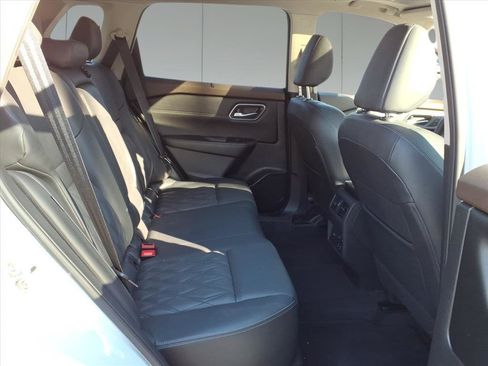 Used 2023 Nissan Rogue Platinum w/ Platinum Premium Package image 9