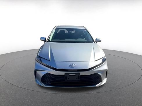 Used 2025 Toyota Camry LE image 3