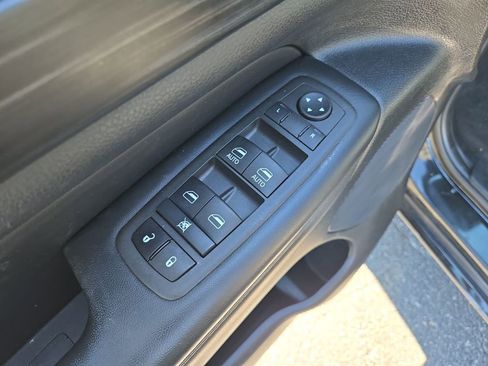 Used 2022 Jeep Grand Cherokee Laredo X image 10