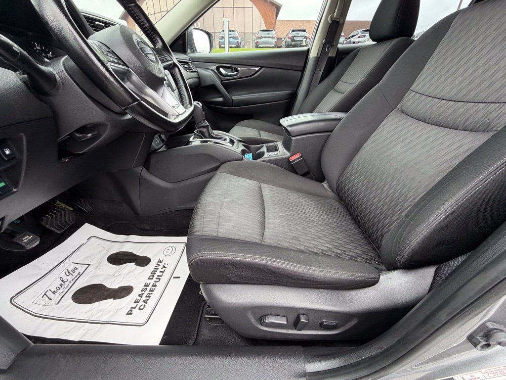 Used 2020 Nissan Rogue SV AWD/4WD image 11