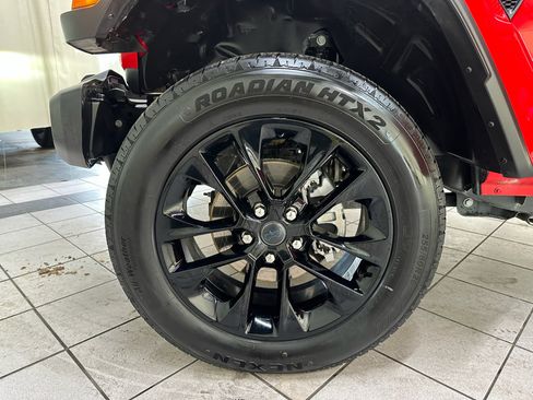 Used 2025 Jeep Wrangler Unlimited Sahara w/ Safety Group AWD/4WD image 14