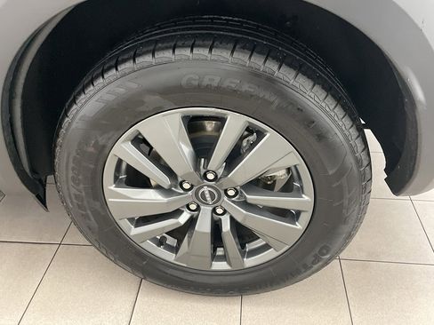 Used 2024 Nissan Pathfinder SV image 32