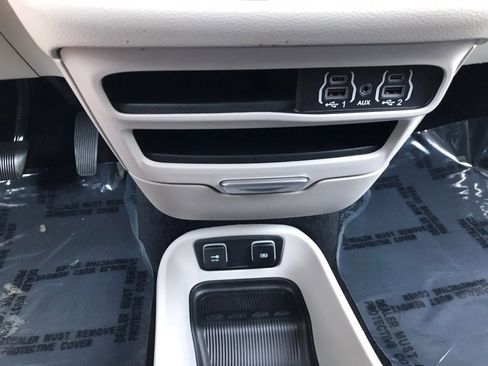 Used 2021 Chrysler Voyager Lxi FWD image 29