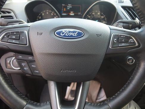 Used 2017 Ford Escape Titanium image 9