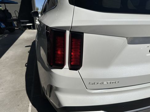 Used 2023 Kia Sorento EX w/ Panoramic Sunroof Package image 13