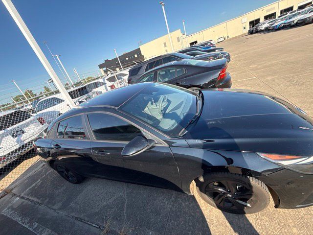 Used 2021 Hyundai Elantra SEL w/ Convenience Package FWD image 12