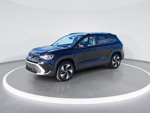 New 2026 Volkswagen Taos SE image 7