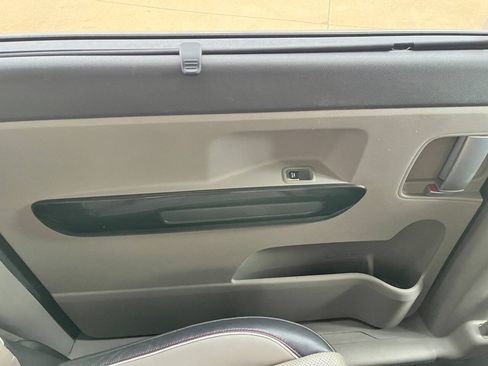 Used 2016 Kia Sedona EX FWD image 18