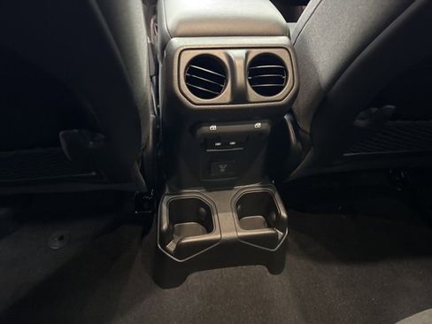 Used 2025 Jeep Wrangler Unlimited Rubicon image 7