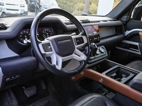 Certified 2025 Land Rover Defender 110 X-Dynamic SE AWD/4WD image 18