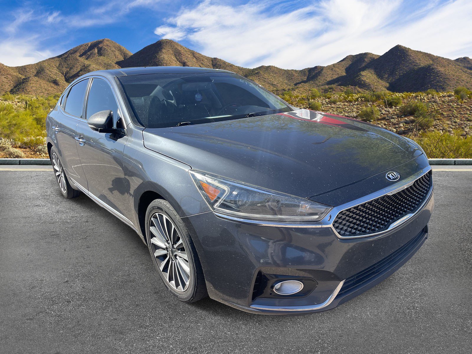 Used 2017 Kia Cadenza Premium w/ Luxury Package FWD image 3