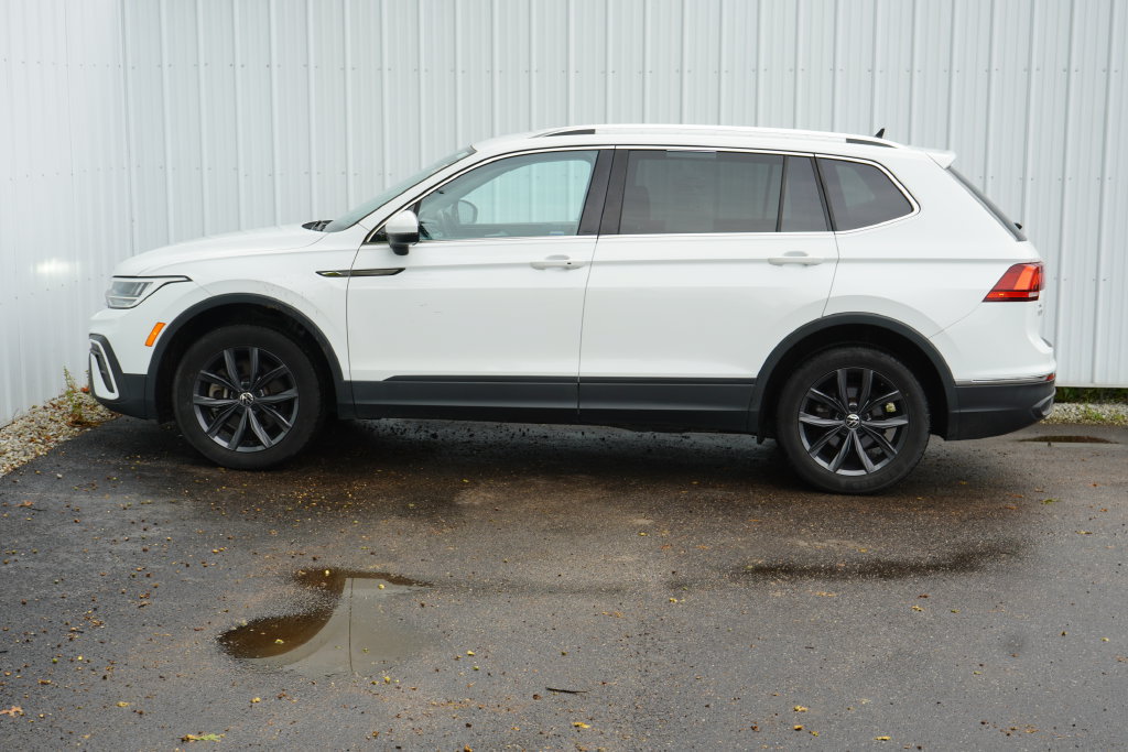 Used 2022 Volkswagen Tiguan SE AWD/4WD image 3