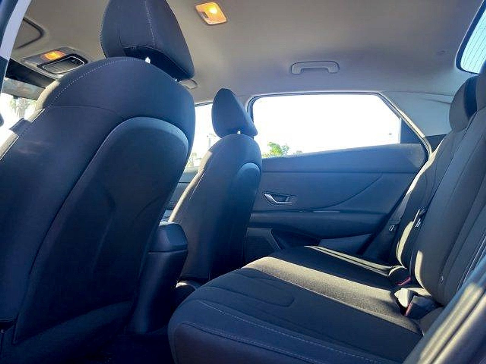 Used 2022 Hyundai Elantra SEL w/ Convenience Package FWD image 14