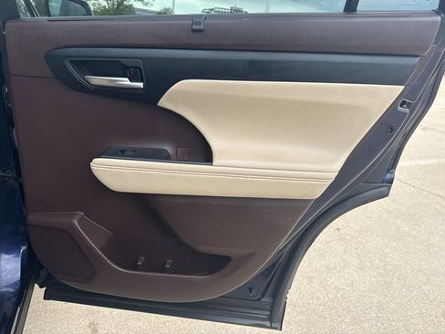 Certified 2020 Toyota Highlander XLE AWD/4WD image 18