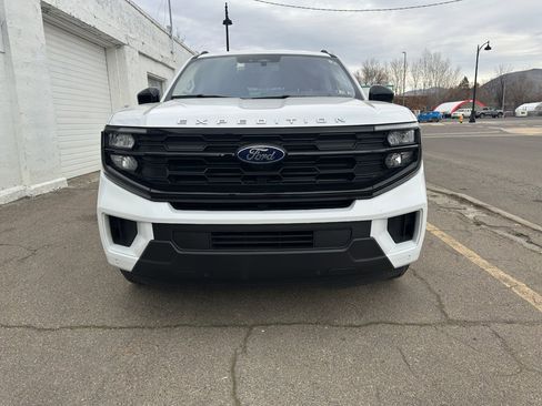 Used 2025 Ford Expedition Active image 2