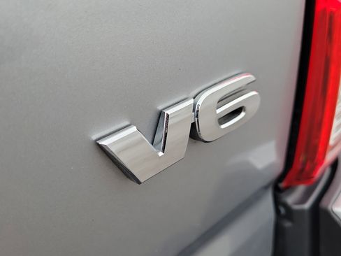 Used 2017 Toyota Tacoma SR image 9