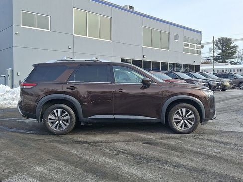Used 2022 Nissan Pathfinder SL image 7
