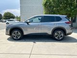 Used 2024 Nissan Rogue SV image 3