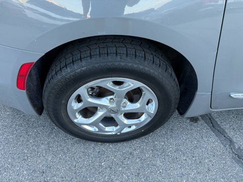 Used 2021 Chrysler Pacifica Limited w/ Premium & Safety Sphere Group AWD/4WD image 17